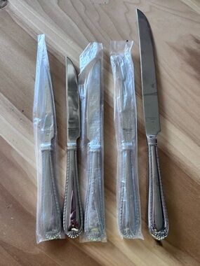 4 Reed & Barton China 18/10 Stainless DOMAIN Solid Knives & 1 Cake Serving Knife